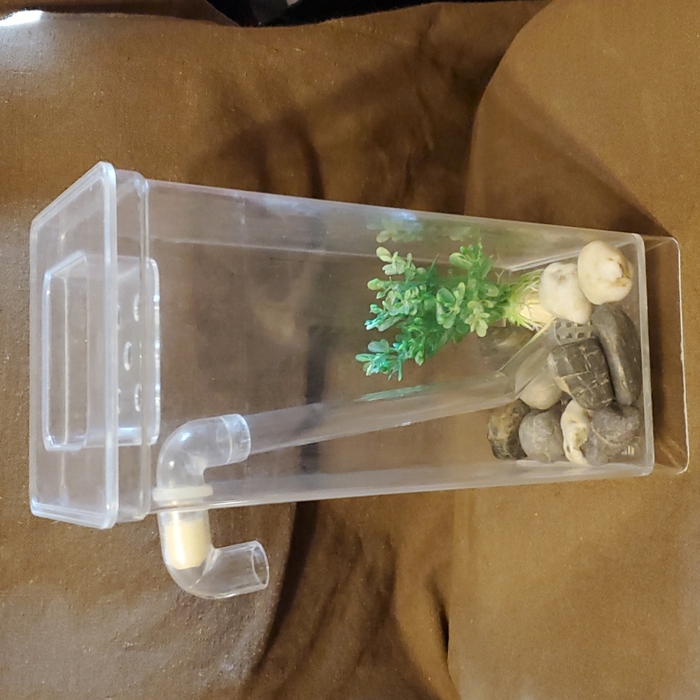Small Plastic Self Cleaning Fish Tank Aquarium - Picture 4 of 4